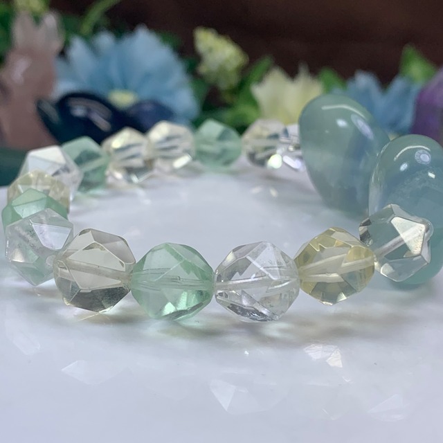 10. リボン風☆フローライト×カット天然石 デザインブレスレット