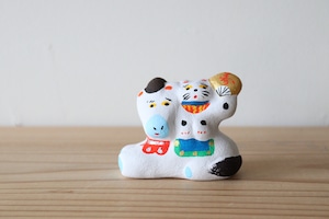 habotan　白馬乗り寿扇子持ち招き猫