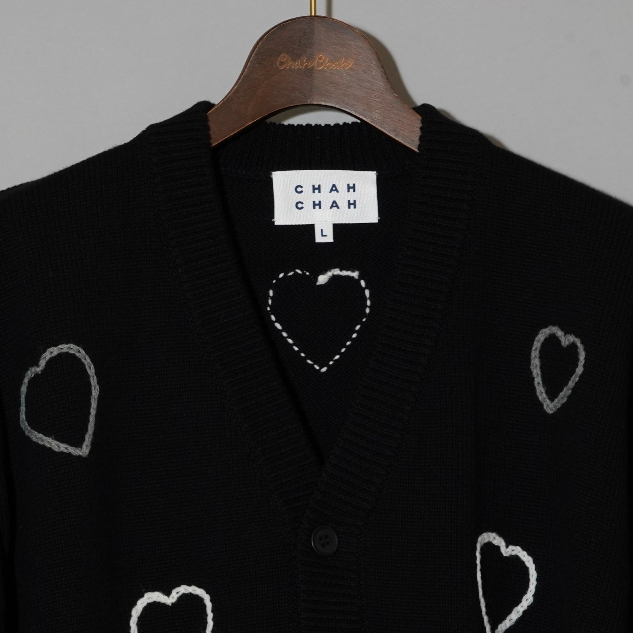 CC HAPPY HEARTFULL CARDIGAN -BLACK- | ChahChah | 公式通販サイト