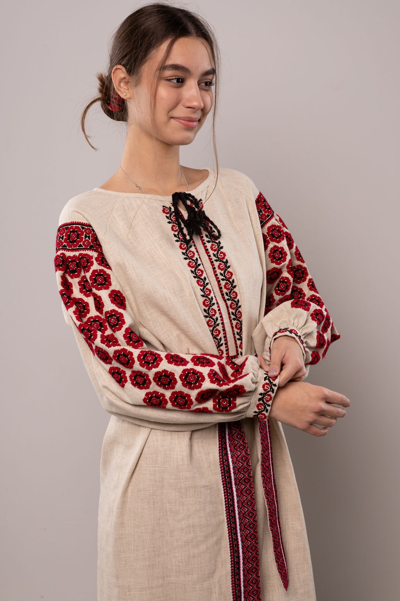 【ハイエンド】ウクライナ刺繍ヴィシヴァンカ・クラシック　手刺繍　麻　レディース・フリーサイズ - 13