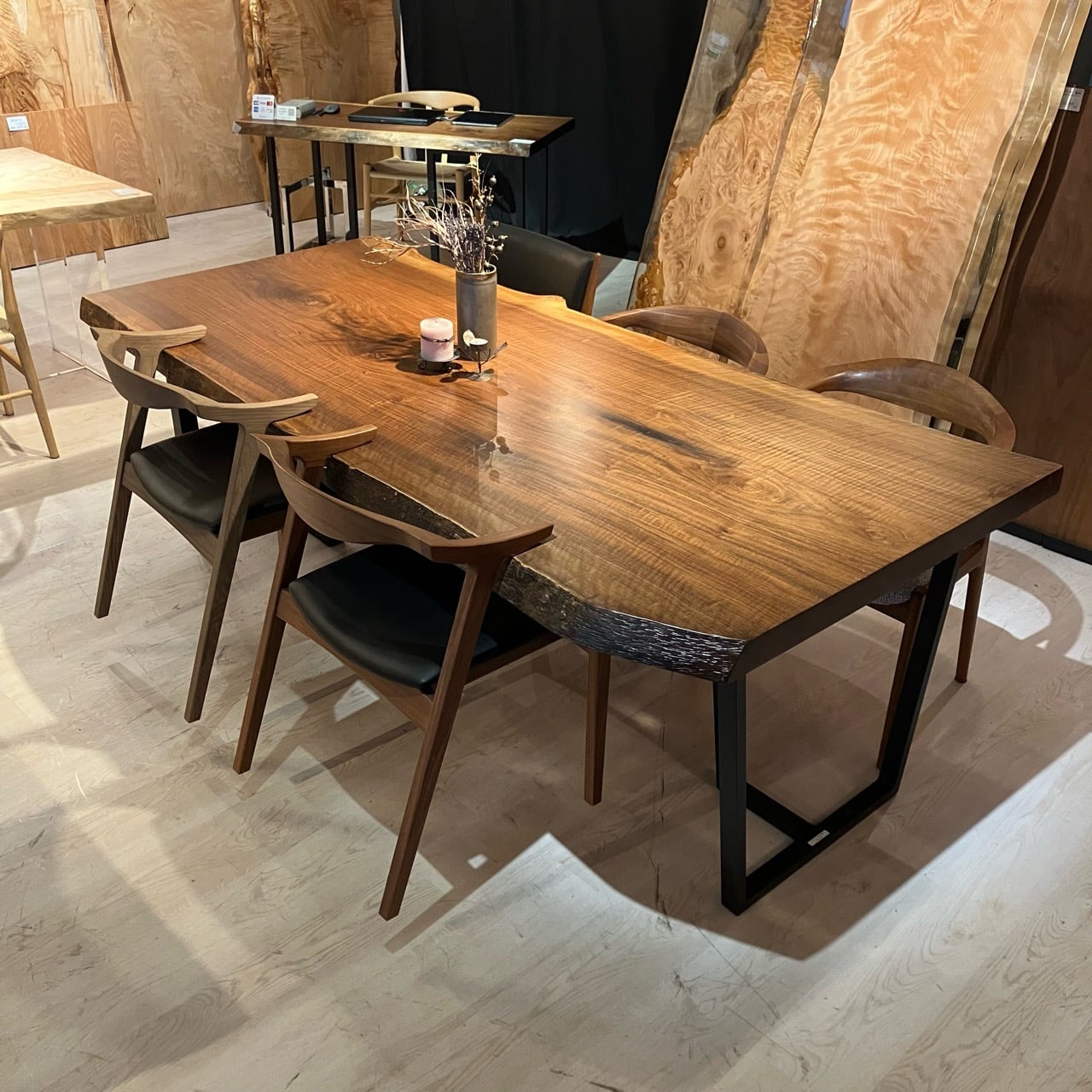 ウォールナット一枚板で作ったリビングテーブル ウォールナット 一枚板 ダイニング テーブル 高級 おしゃれ リビング