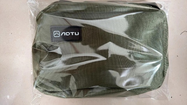 AOTU 乾湿分離化粧ポーチ 軍緑・ピンク