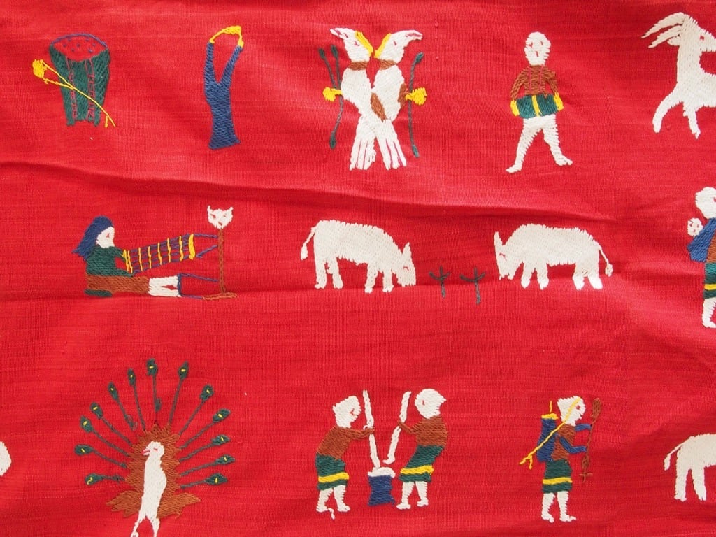 NAGA TRIBE - EMBROIDERY TAPESTRY / RED | casablanca