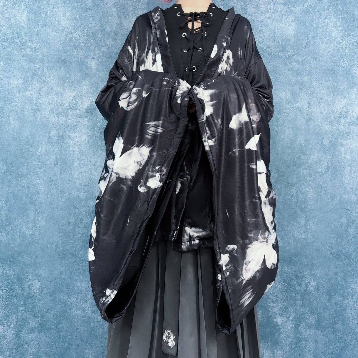 内側防寒フリースUNISEX着物袖羽織 ― ROSE MONOCHROME | NIER CLOTHING