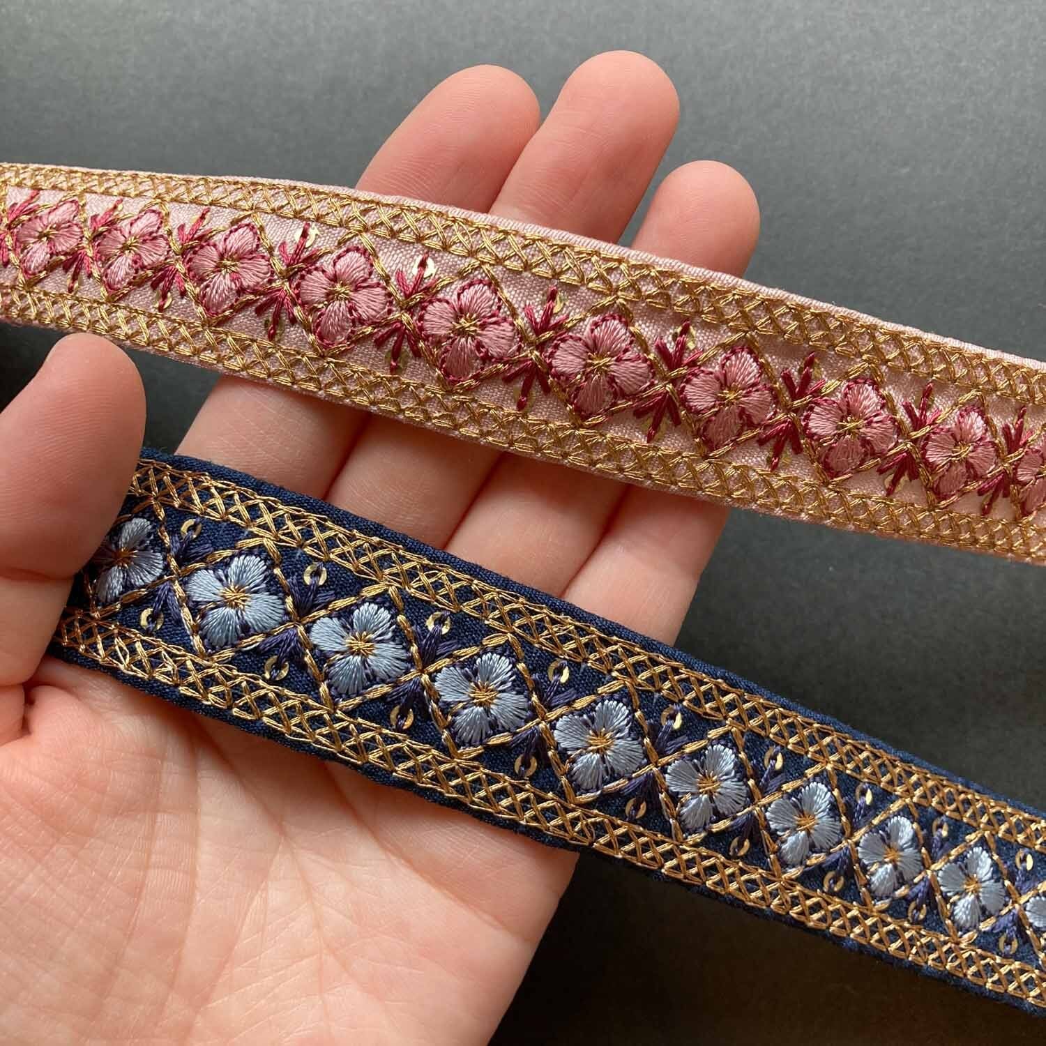 再入荷・新色追加〉小花とクロスステッチ縁の刺繍リボン（50cm