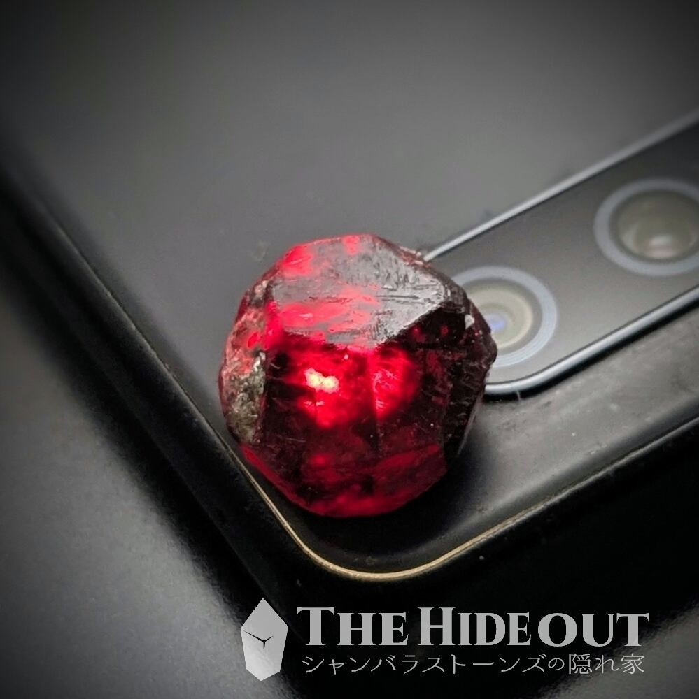 ヒマラヤ産鉱物原石標本025 サンクワサバ地区産アルマンディンガー