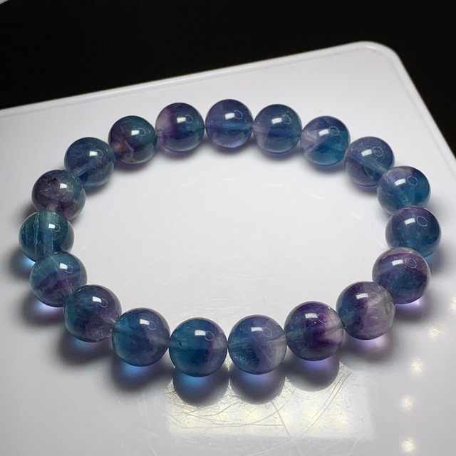 4.ブルーメインの色合い♪グラデーションフローライトブレスレット