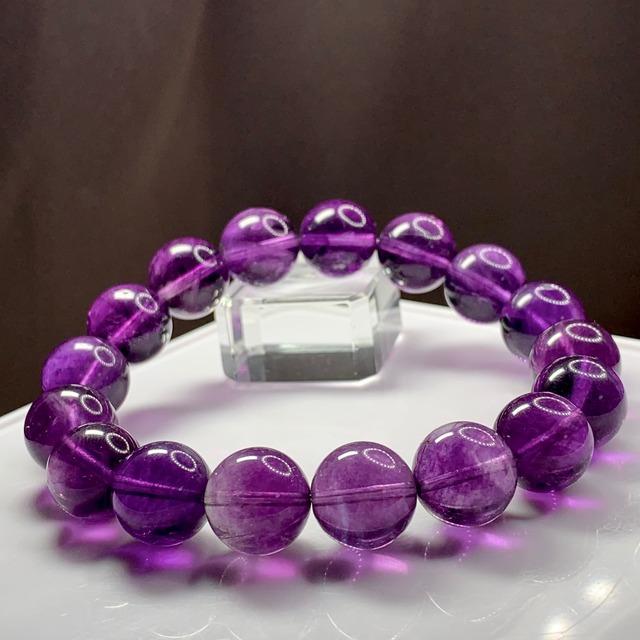 透明度、色合いが綺麗なパープルフローライトブレスレット