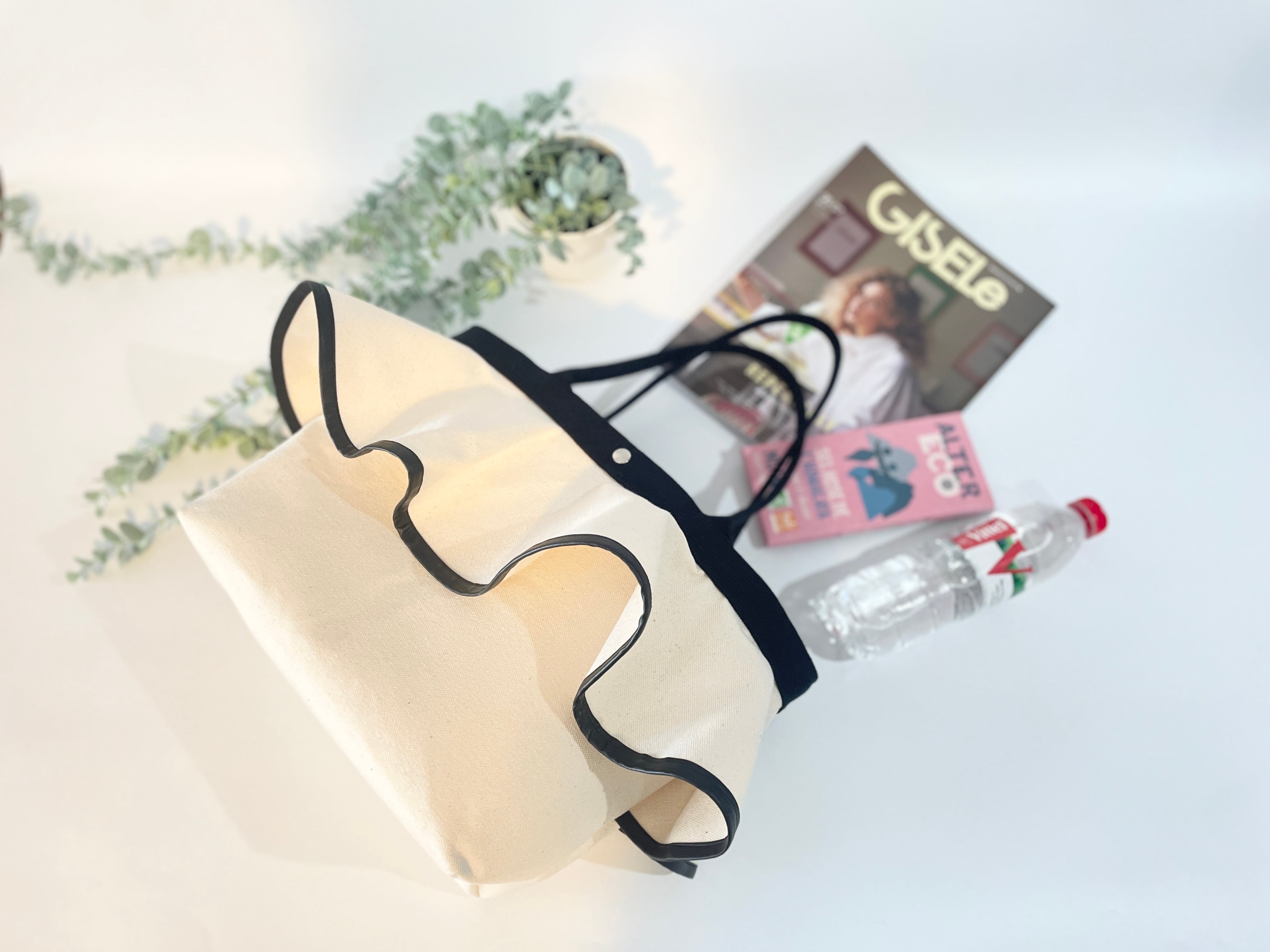 【エレガントオーラを放つ♥︎︎∗︎*゚フリルトートバッグ】/1B0123