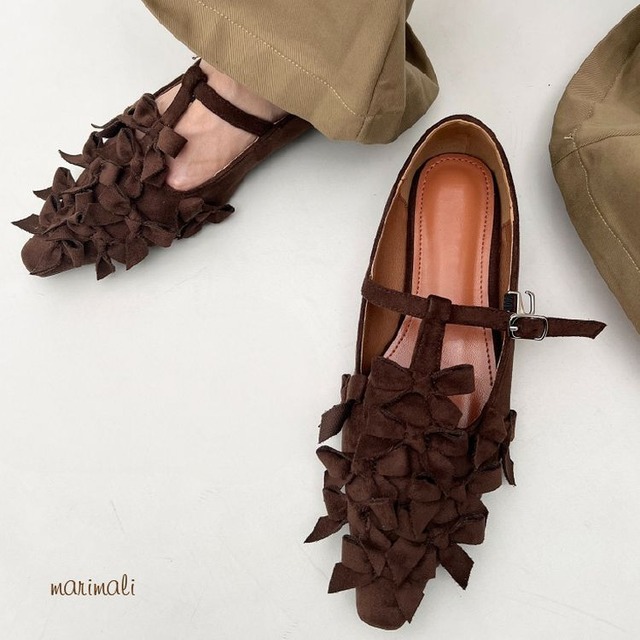 リボンスプリンクル ポインテッドトゥ ストラップ パンプス 2color 25526