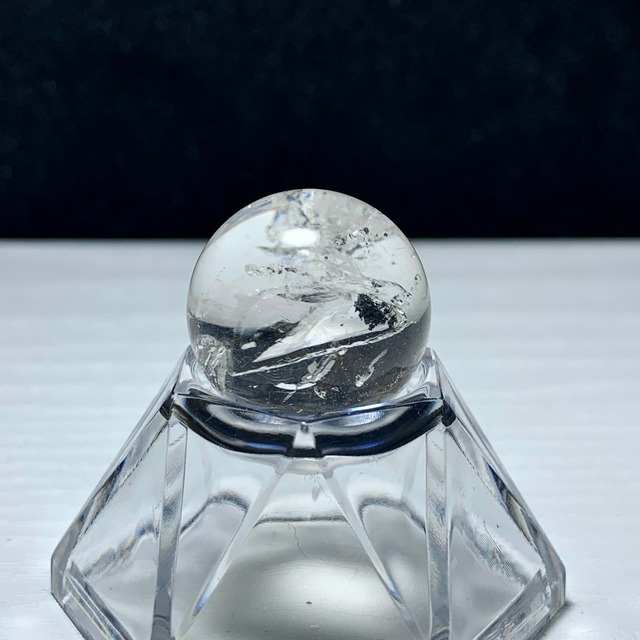 1.水入水晶スフィア・台付