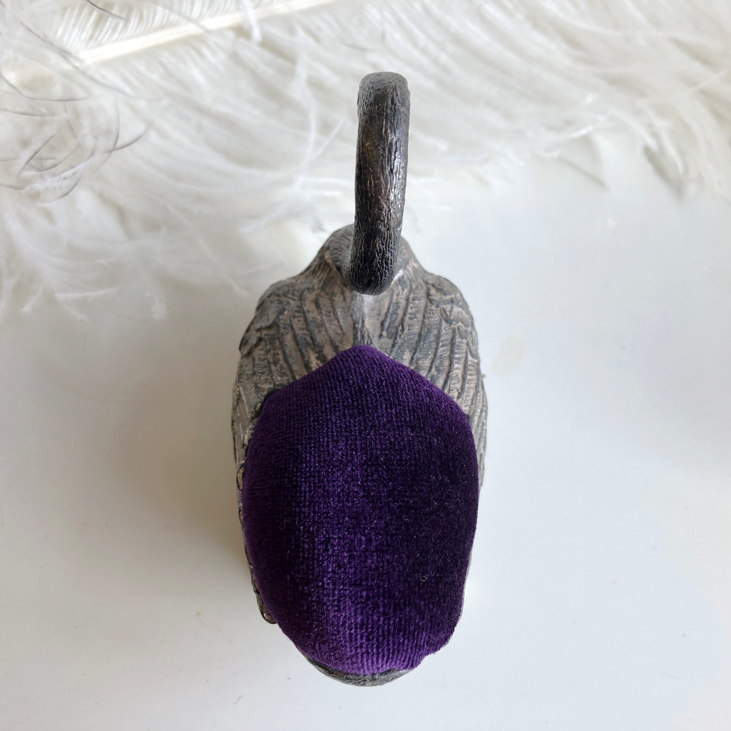 白鳥のピンクッション | メルキュール骨董店