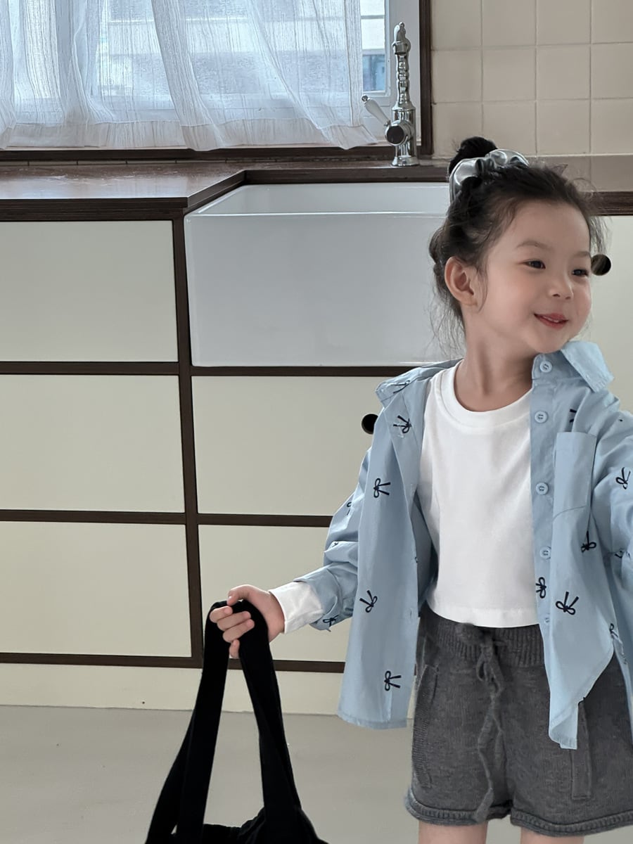 リボンプリントシャツ