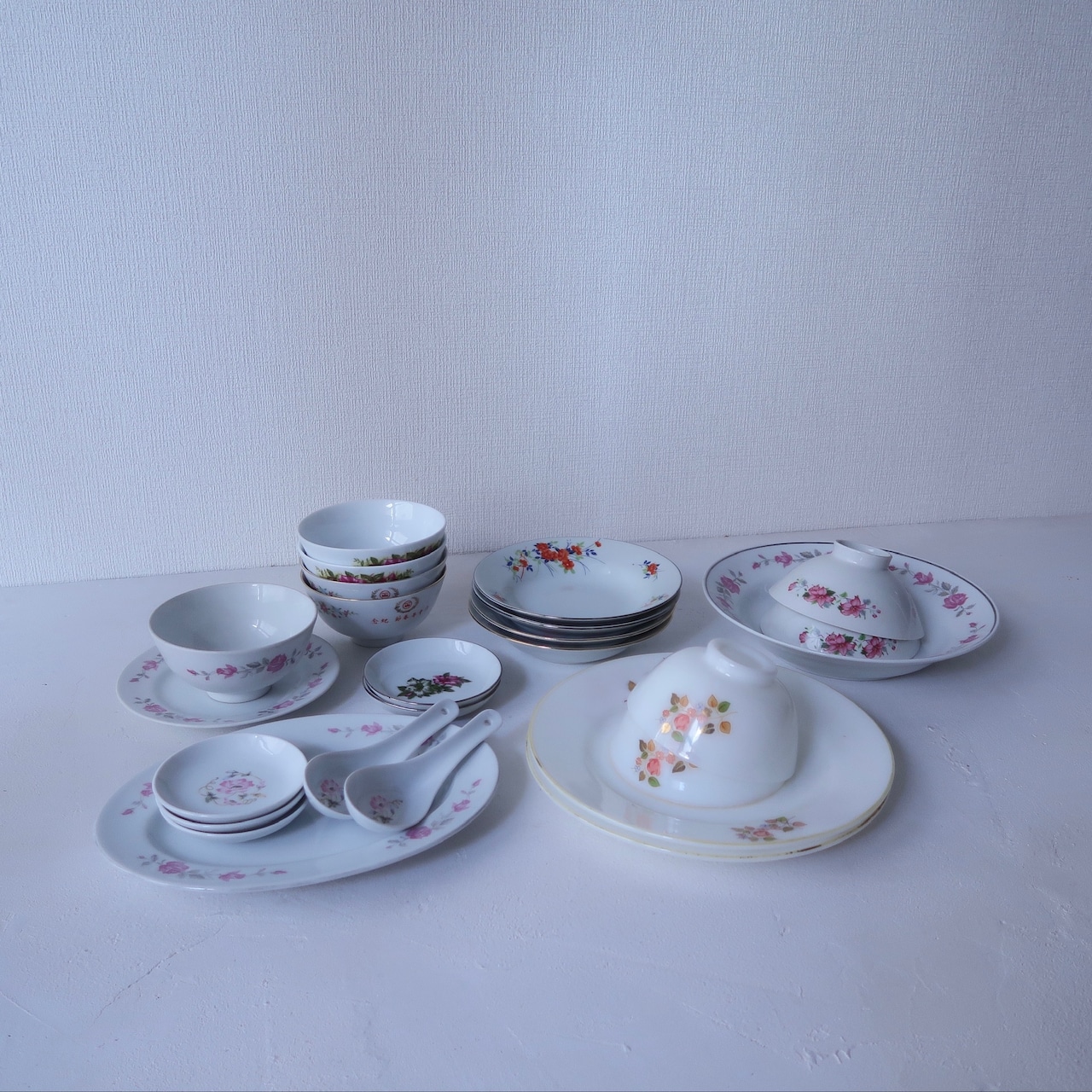 【台湾食器】淡いピンクのお花 大皿/オーバル皿