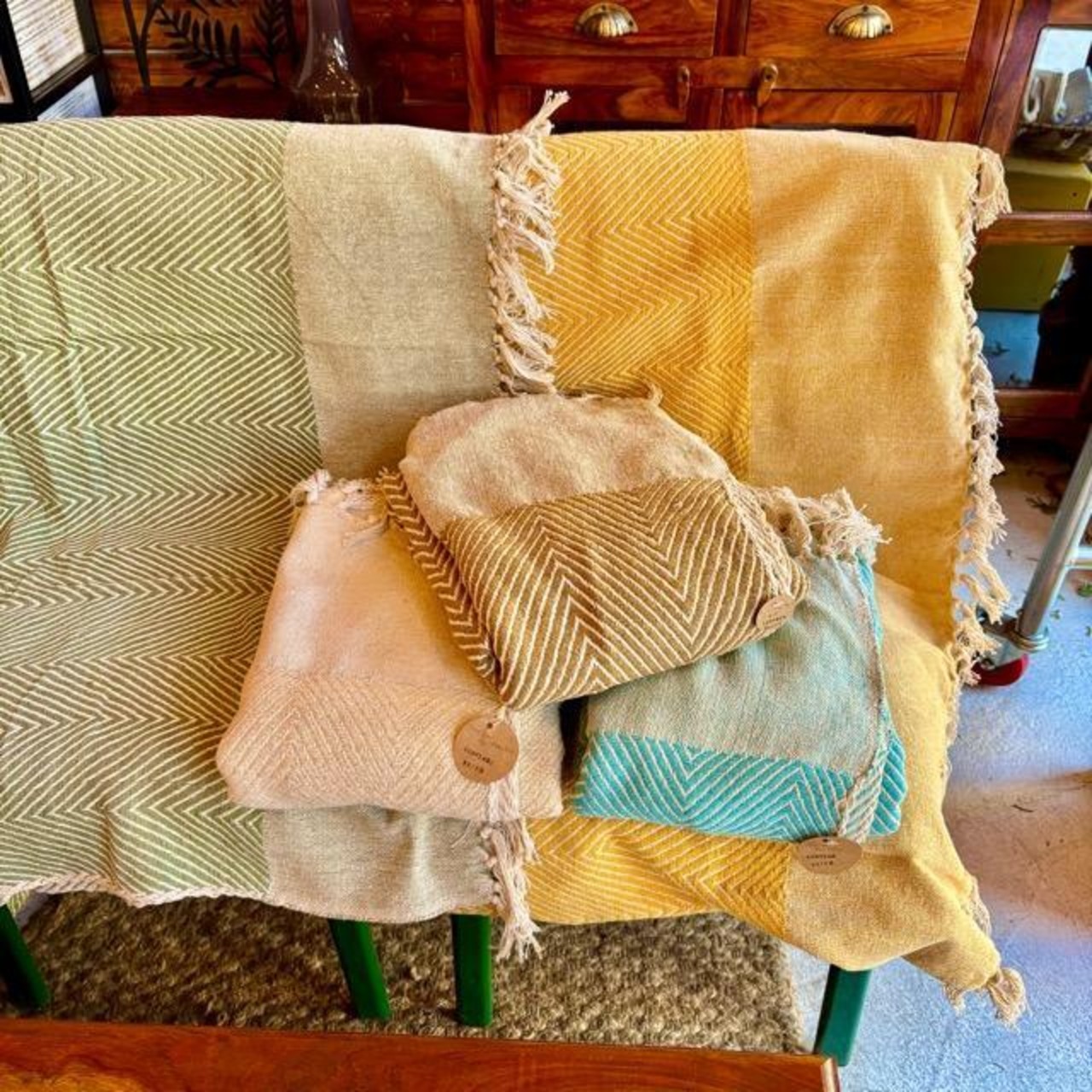 India Cotton Throwket Wave 140x200cm 5 colors available: Yellow, Olive, Blue, Natural, and Mocha