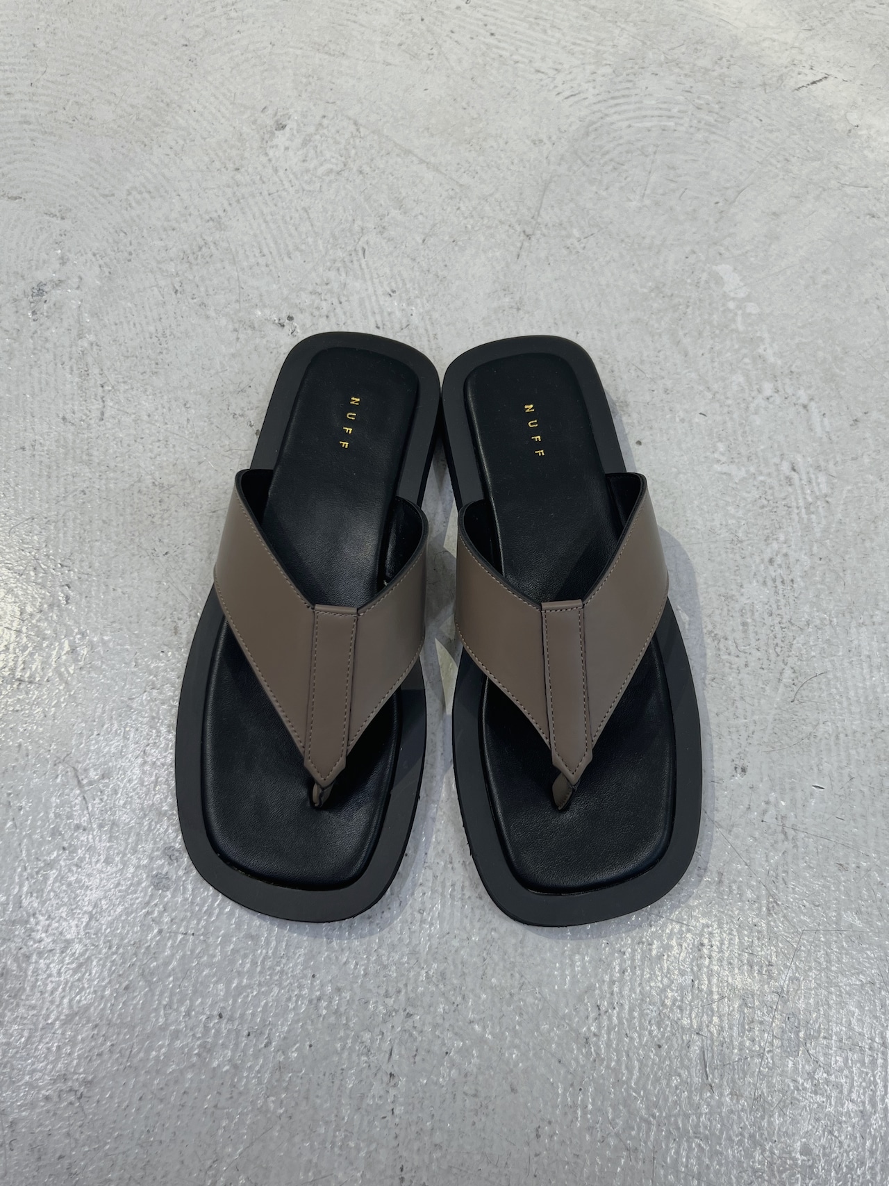 latitudinous tongs flat sole sandal