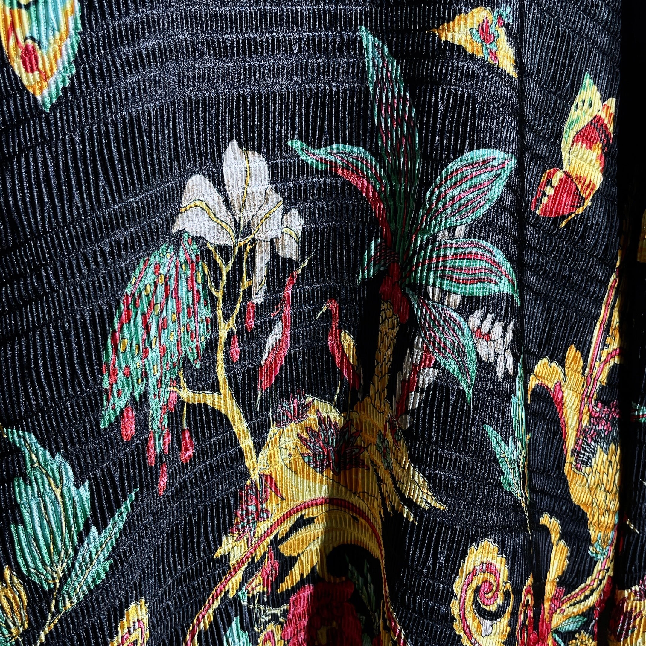 1990s ” pleat pleat ” Exotic Flower printed Black pleat zip jacket