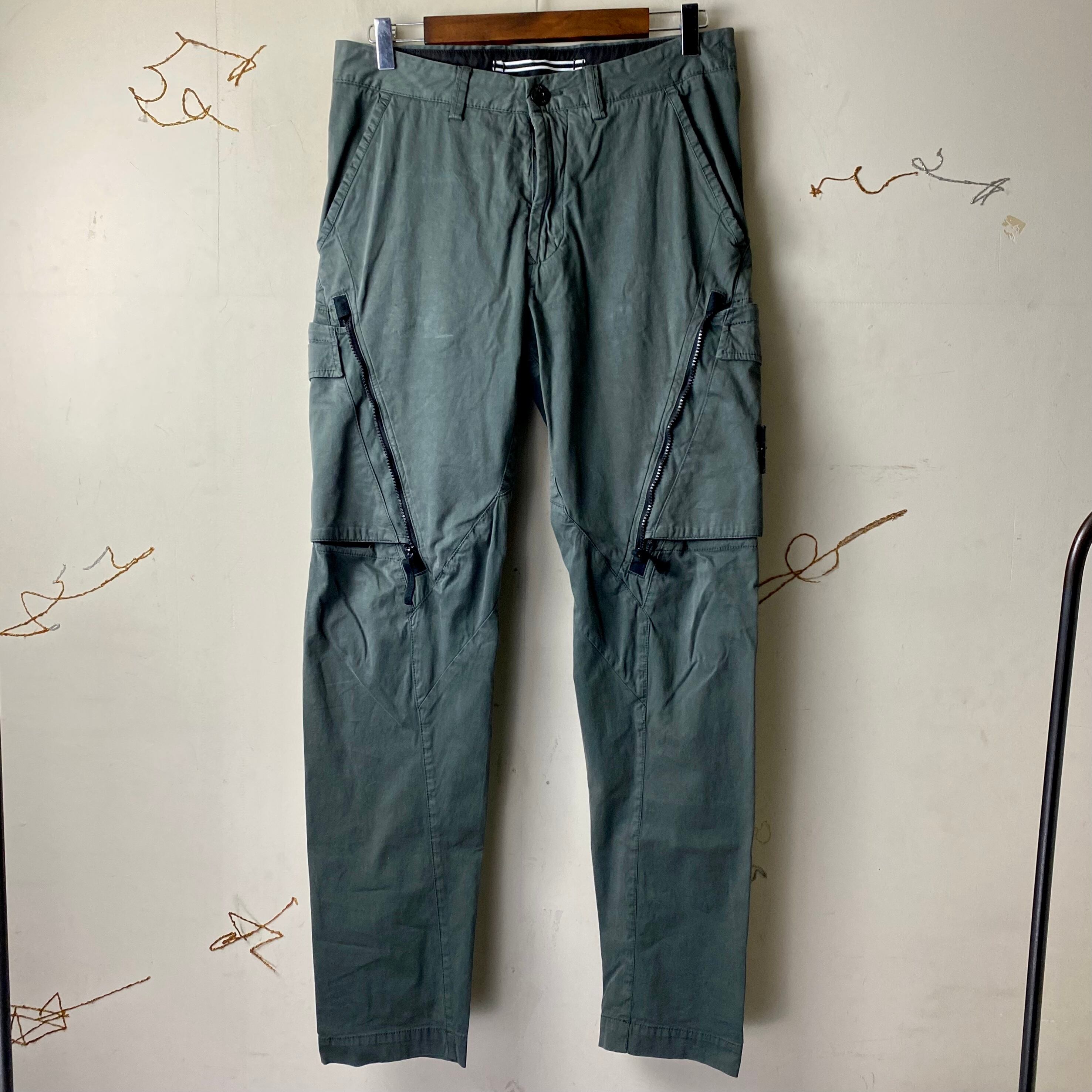 STONE ISLAND gimmick cargo pants | NOIR ONLINE