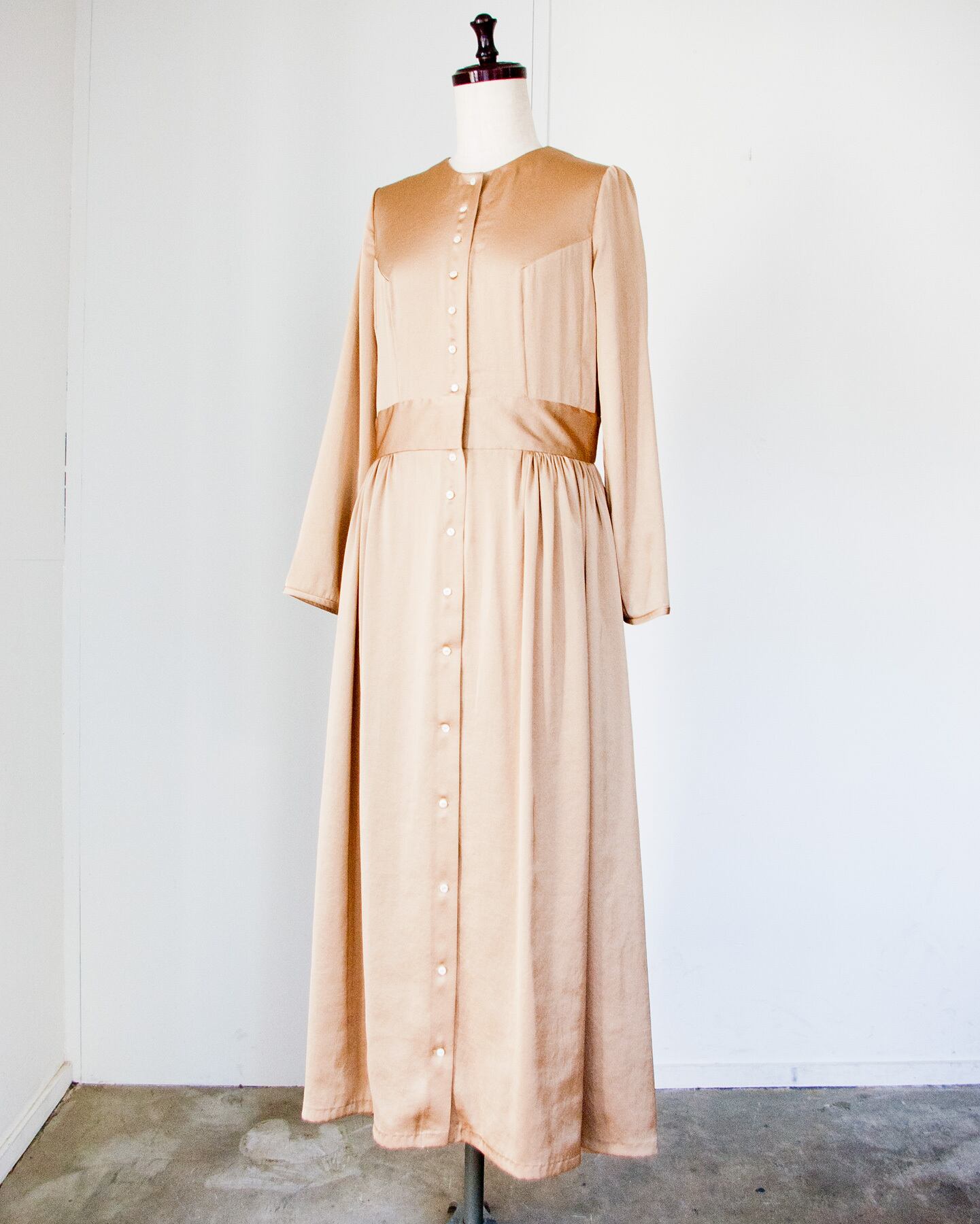 美品　ファンタサテンワンピース　ベージュ 美品 ファンタサテンワンピース ベージュ 楽天市場】【店内全品対象