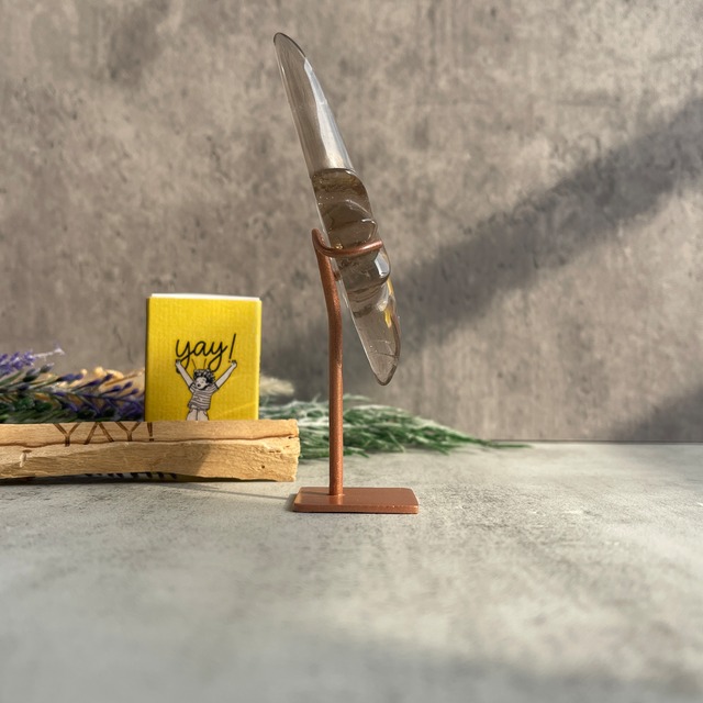 ブラジル・ミナスジェライス州 セラデカブラル産 スモーキークォーツ『流れ星シェイプ スタンド付き｜一点もの