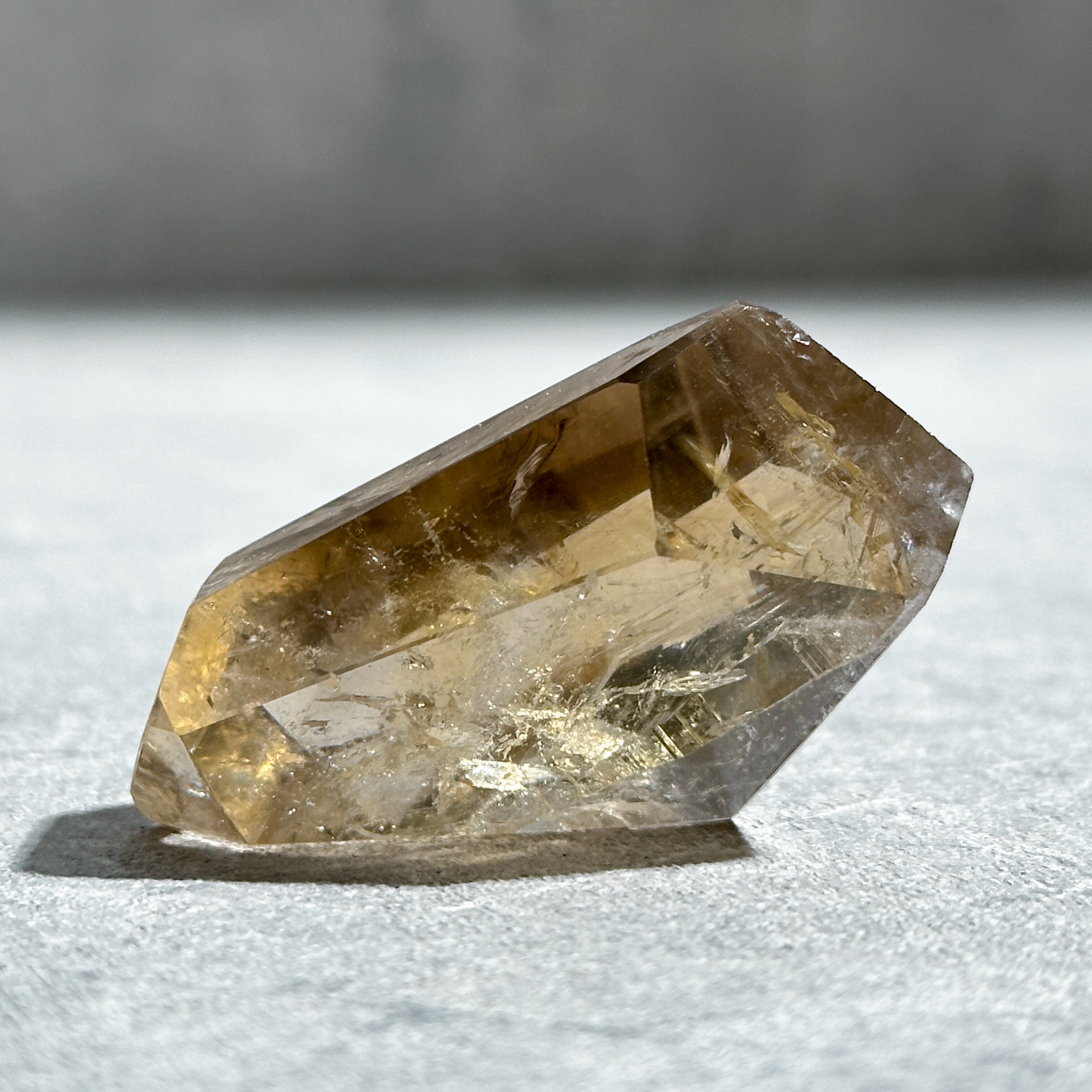 ファントム・虹◎シトリン（黄水晶） フリーフォーム39◇ Citrine