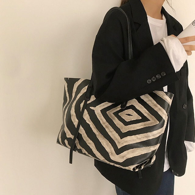 トートバッグ レディース バッグ 鞄 大容量 プリント柄 おしゃれ かっこいい モード 旅行 ゼブラ/牛 アニマル柄