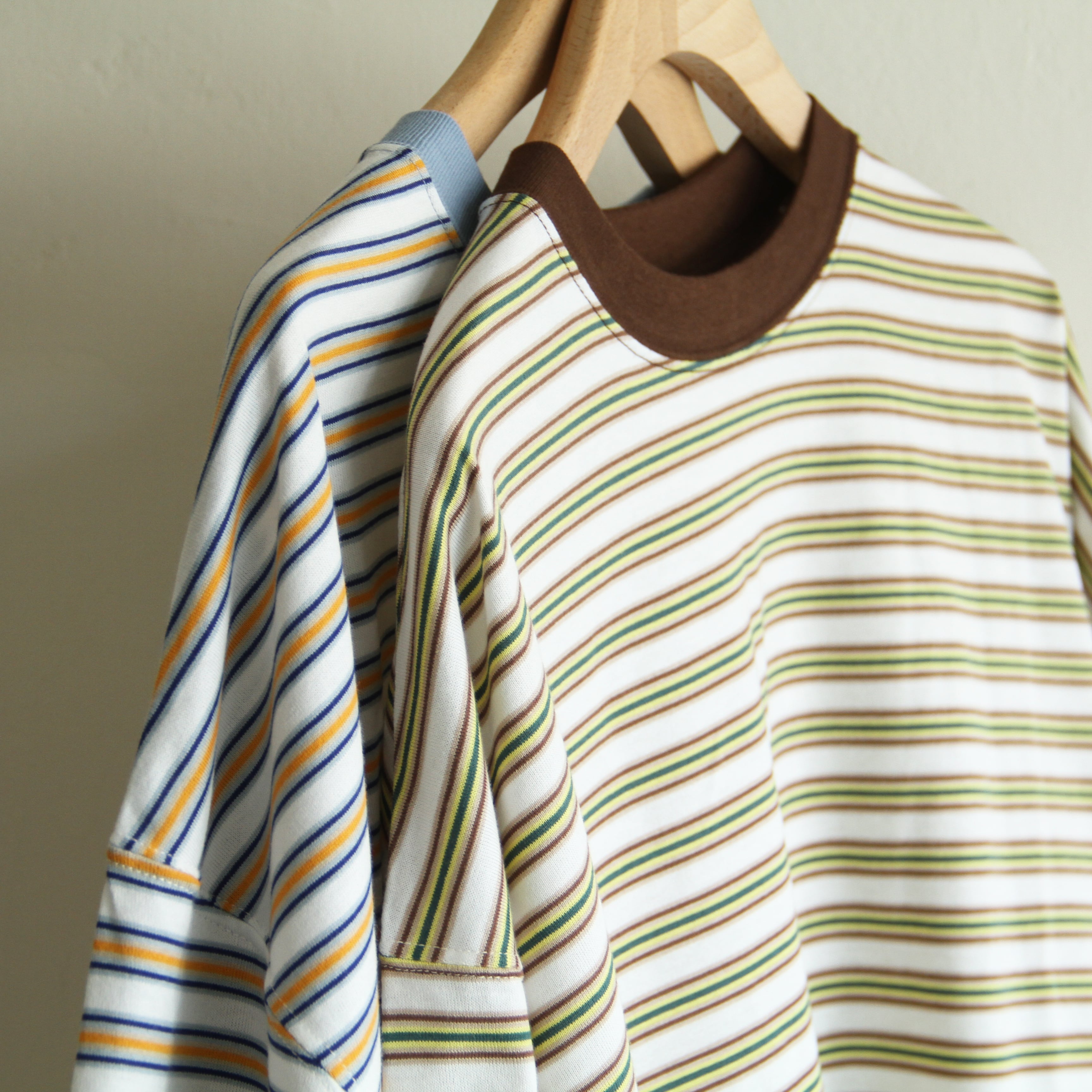 is-ness Balloon border short-sleeve tee