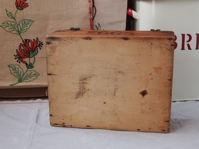 イギリスアンティーク　木製エッグボックス　EGGS BOX