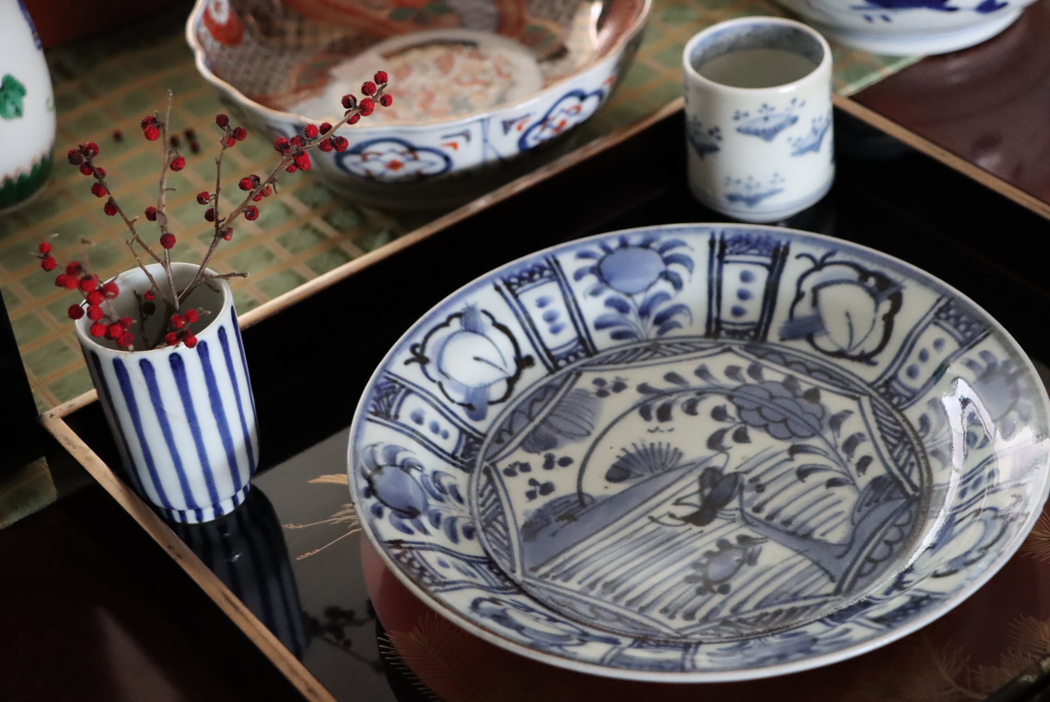 染付 芙蓉手 バッタ文 中皿 七寸/Blue and white medium size plate