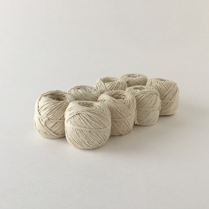 白いコットンの紐玉｜Cotton Thread White（PUEBCO）