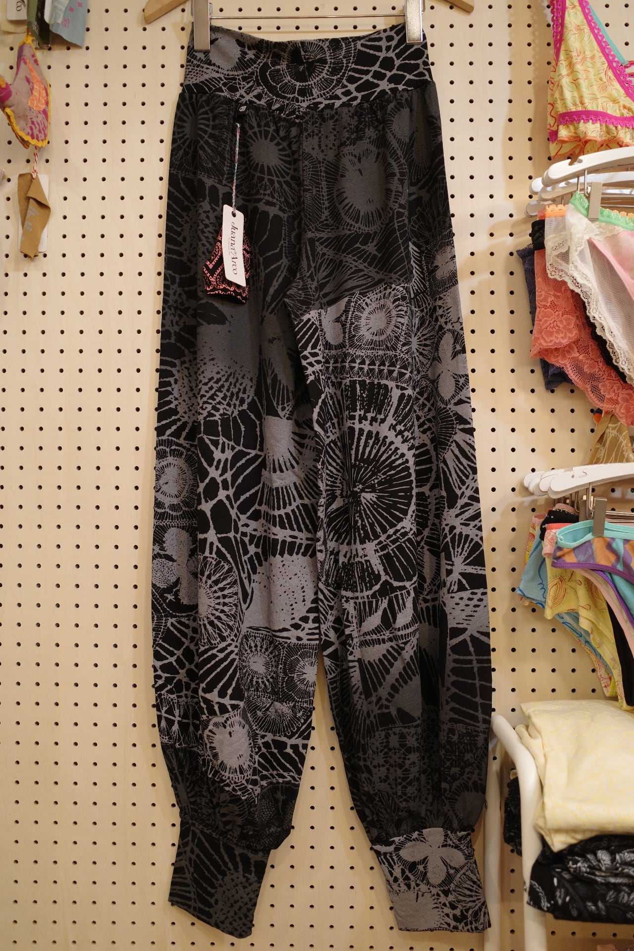 アラジンパンツ size L (ブラック/つづきニャンドゥティ柄) 26