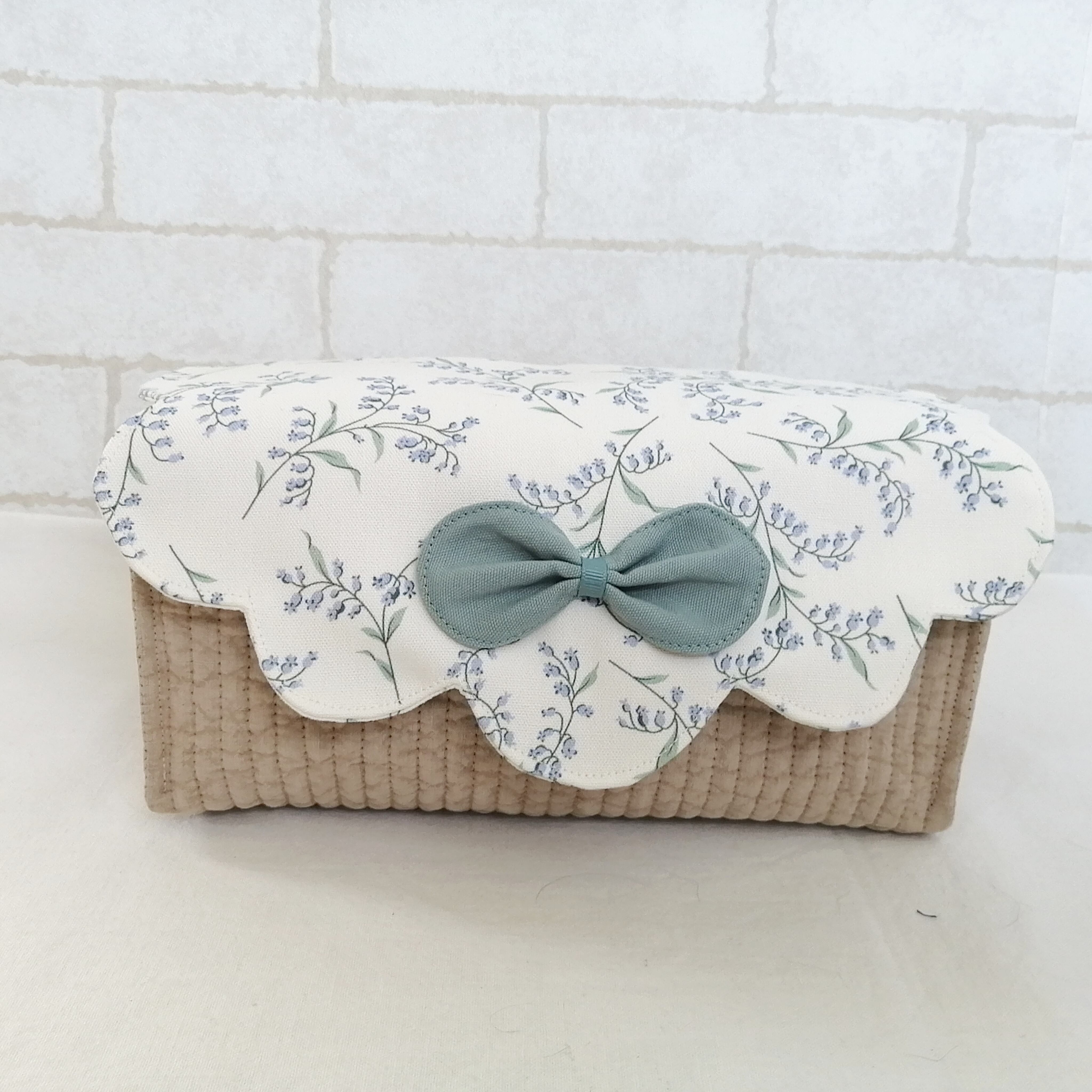 スカラップリボンの布バスケット ベージュのィブルキルティング