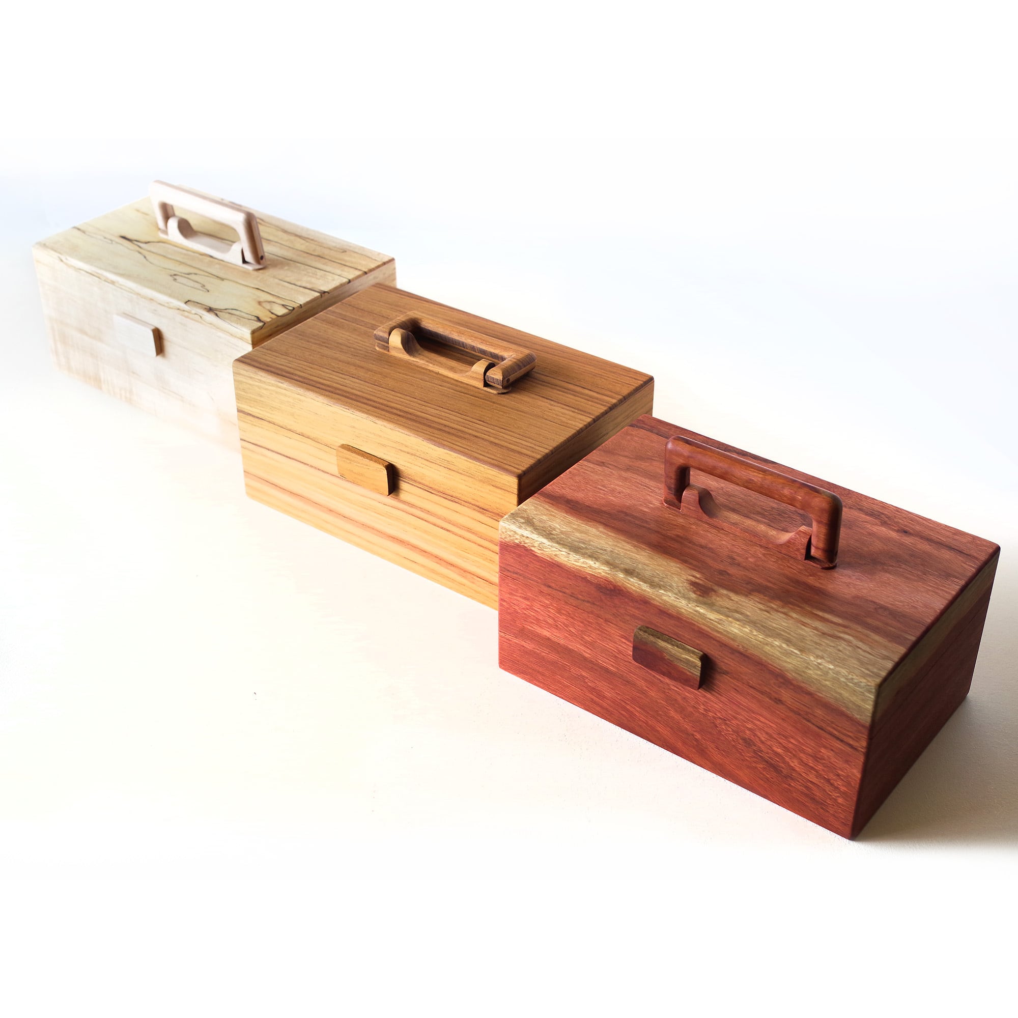 木製の取っ手と蝶番が印象的な「手さげ木箱」/限定樹種 Wooden box