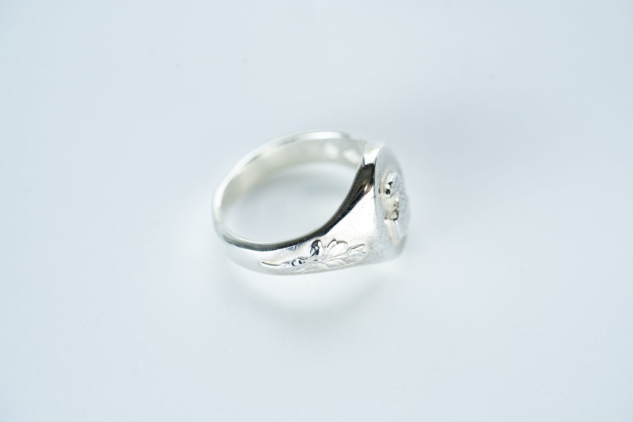 R-088 Oval signet ring olive (SV Eagle) | WAKAN SILVER SMITH