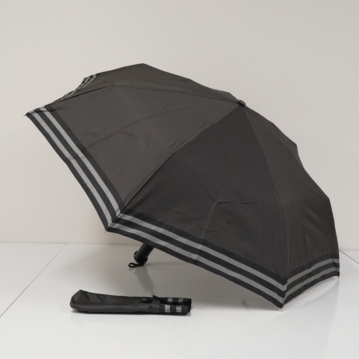 完全遮光折日傘 芦屋ロサブラン USED品 2段折ミドル コンビ ネイビー