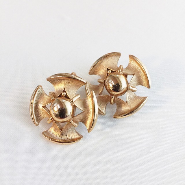 Trifari vintage earrings 1044
