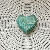 抽象画のような模様が個性的*アマゾナイト*ファセットハート型08*天然石インテリア*置き物