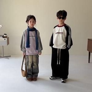 秋英字柄スポーティ韓国風トレーナー