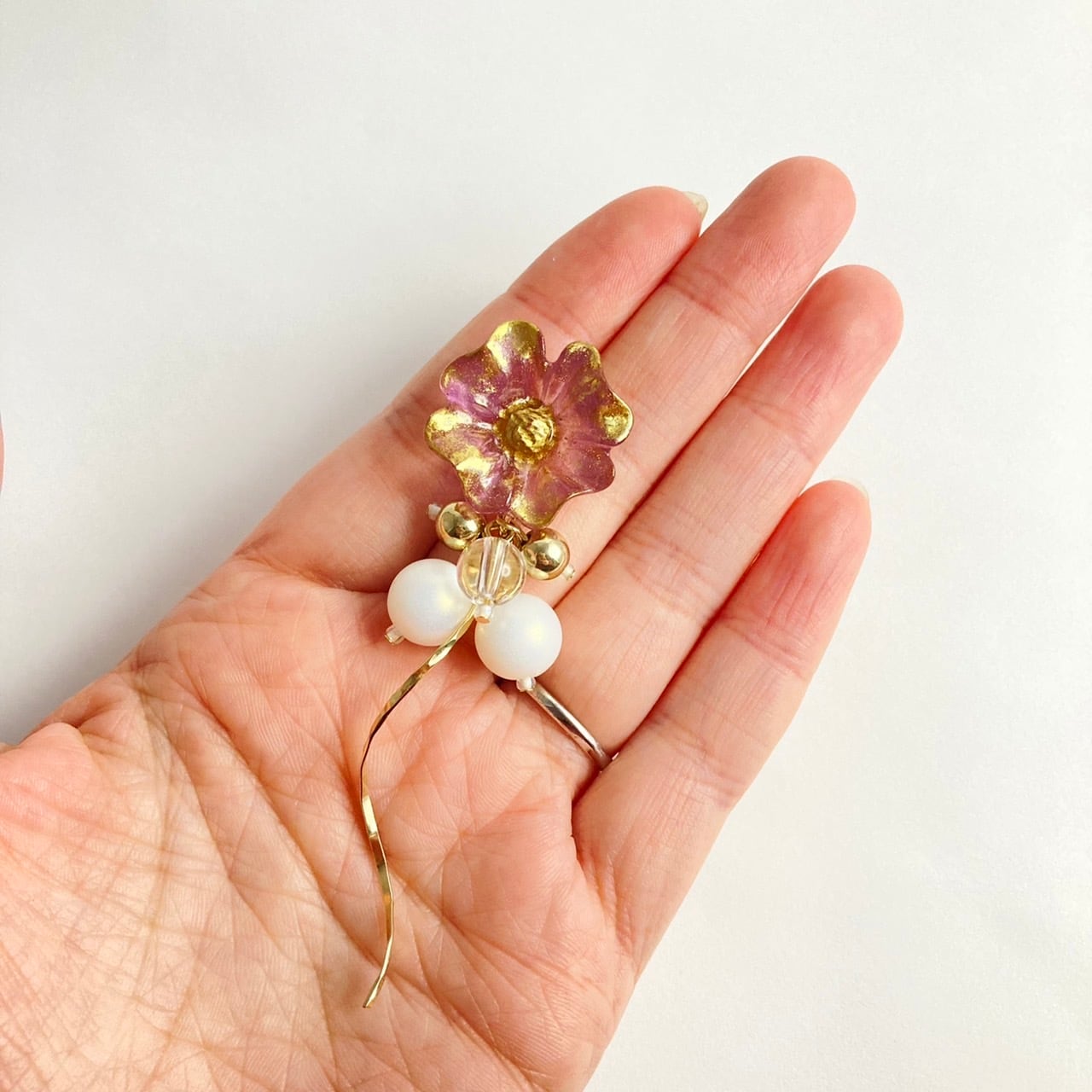 夏色フラワーレジンヘアゴム ポニーフック変更可能。 夏色フラワーレジンヘアゴム ポニーフック変更可能。