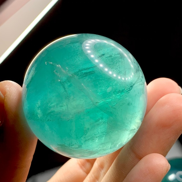 s156.グラデーションが可愛いフローライトスフィア