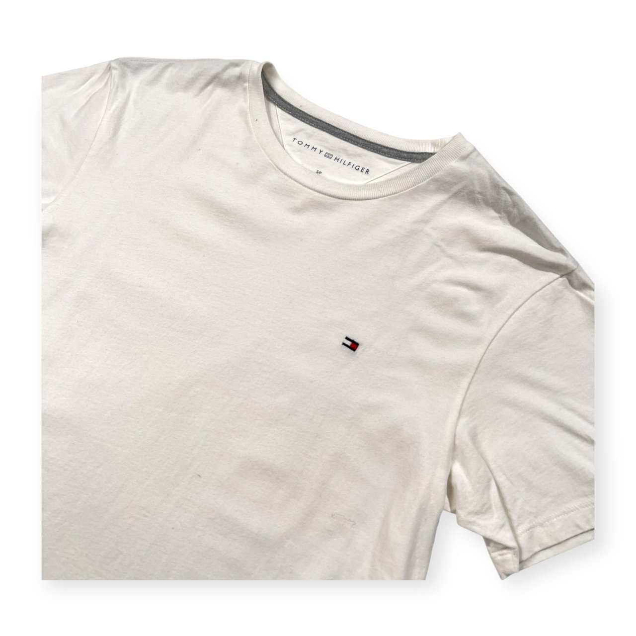 TOMMY HILFIGER トミーヒルフィガーワンポイントフラッグ刺繍 半袖Tシャツ カットソー サイズ S /ホワイト/男女でも