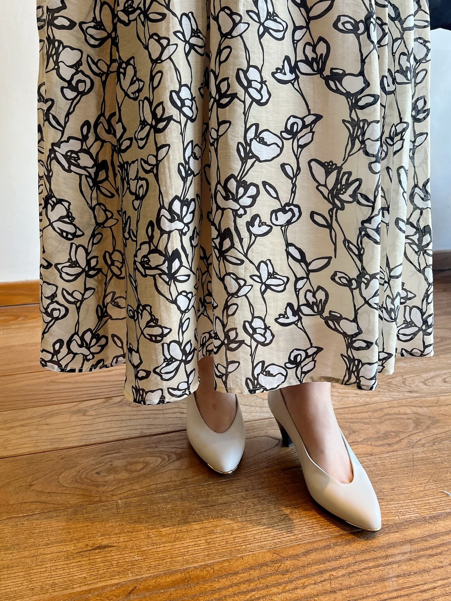 美品✨️ドゥロワー　シルク フラワープリント ギャザー スカート　花柄　ベージュ trois / フラワープリント ギャザースカート | anouk