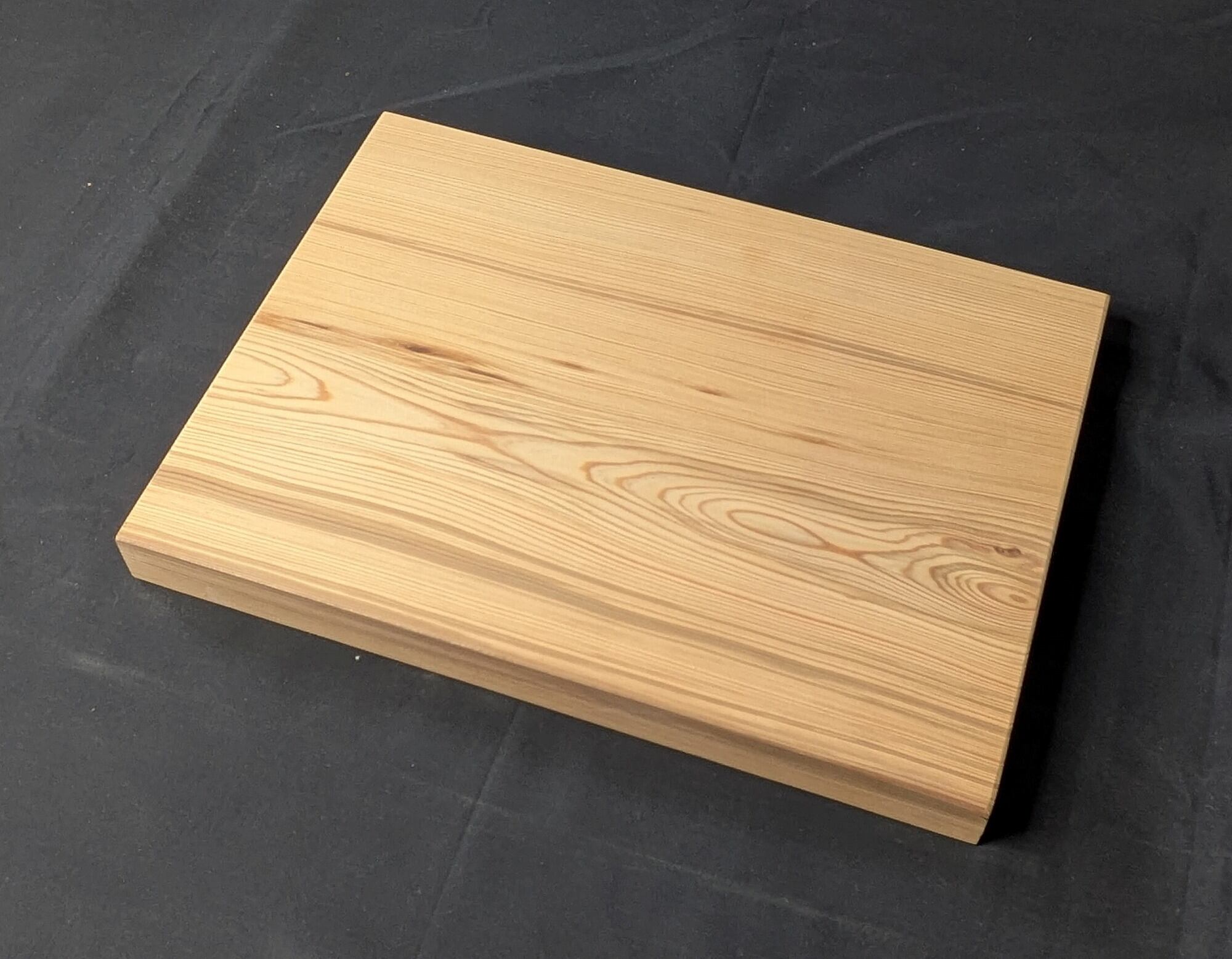 こだわりの天然無垢材まな板