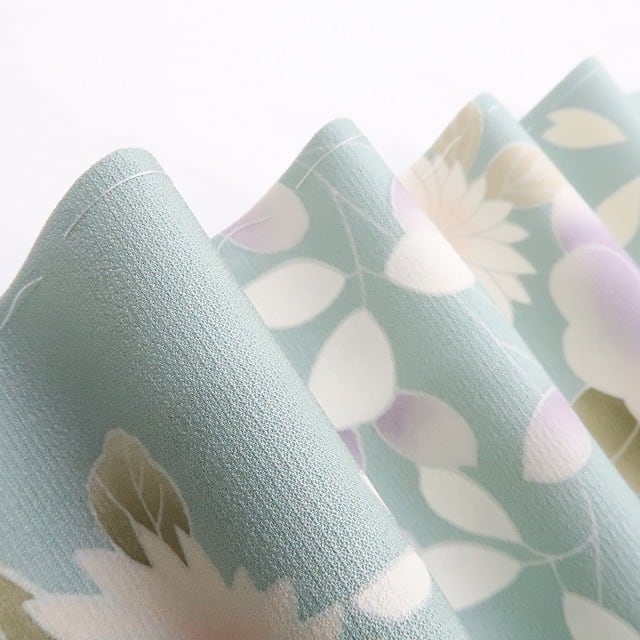 新品 金駒刺繍 着物 正絹 仕付け糸付“錆青磁色の春空を花道と成す桜や 
