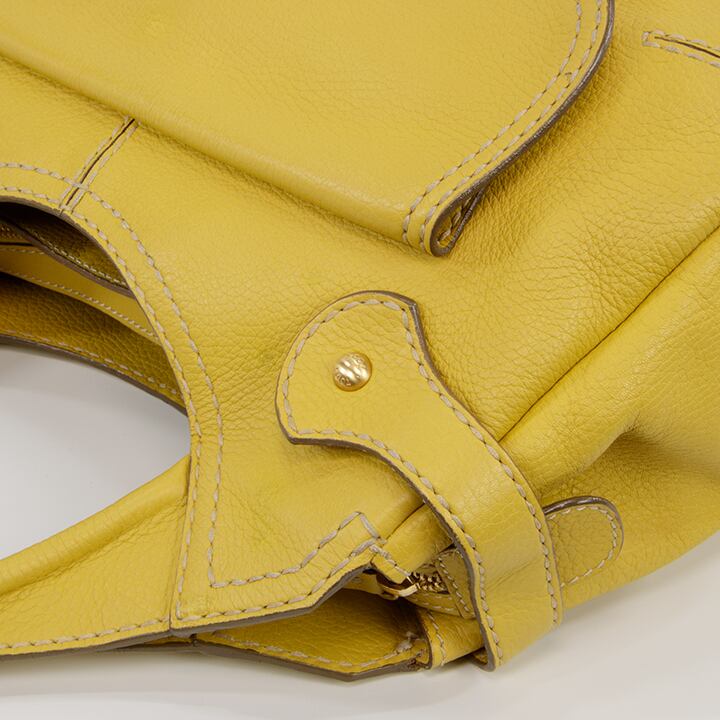 美品✴︎TOD'S トッズ スエード　ショルダーバッグ　イエロー トッズから“バカンス”着想ビタミンカラーのかぎ針編みウィメンズバッグ