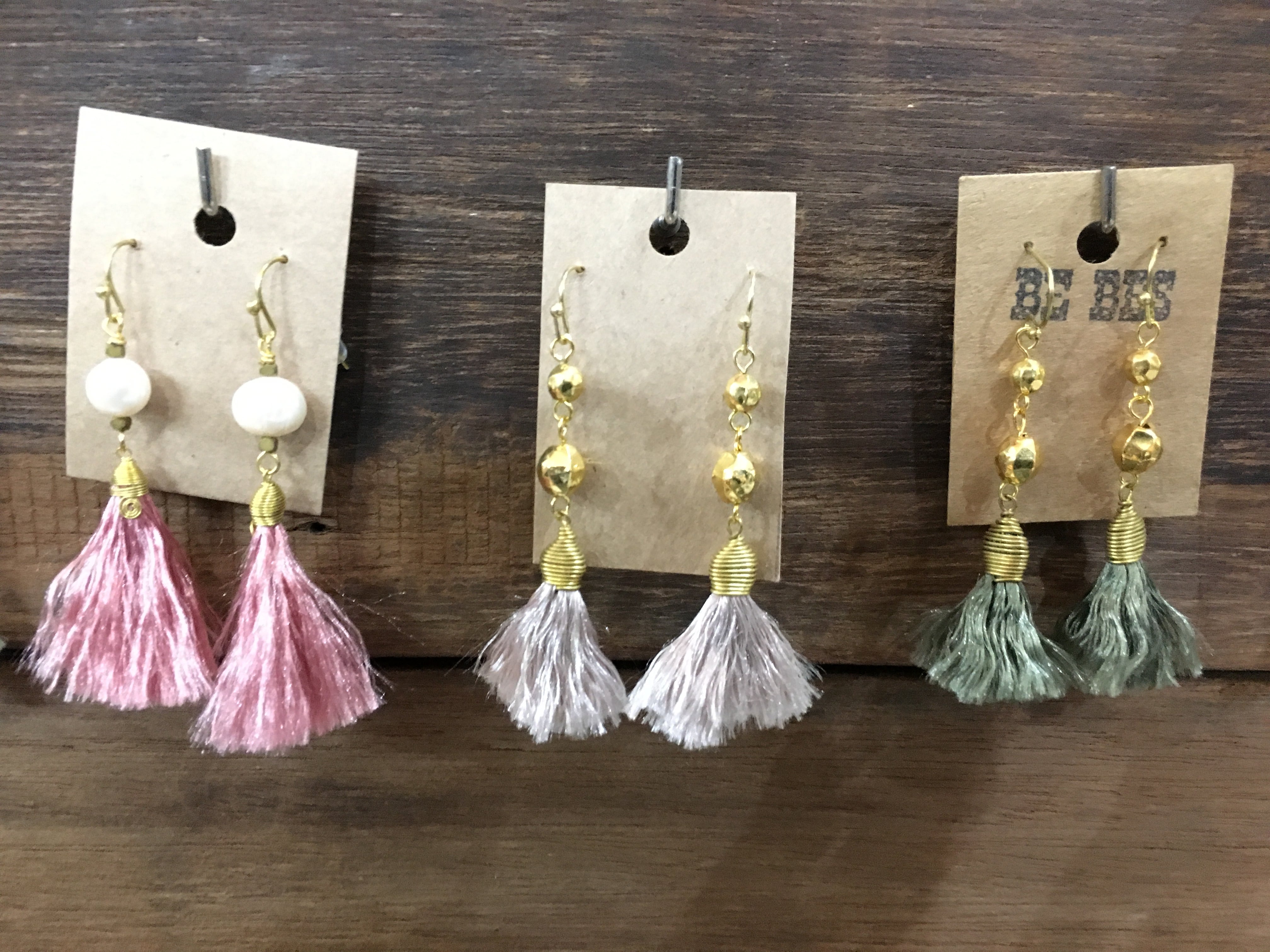即納・送料無料】デザイン タッセルピアス アジアンハンドメイド