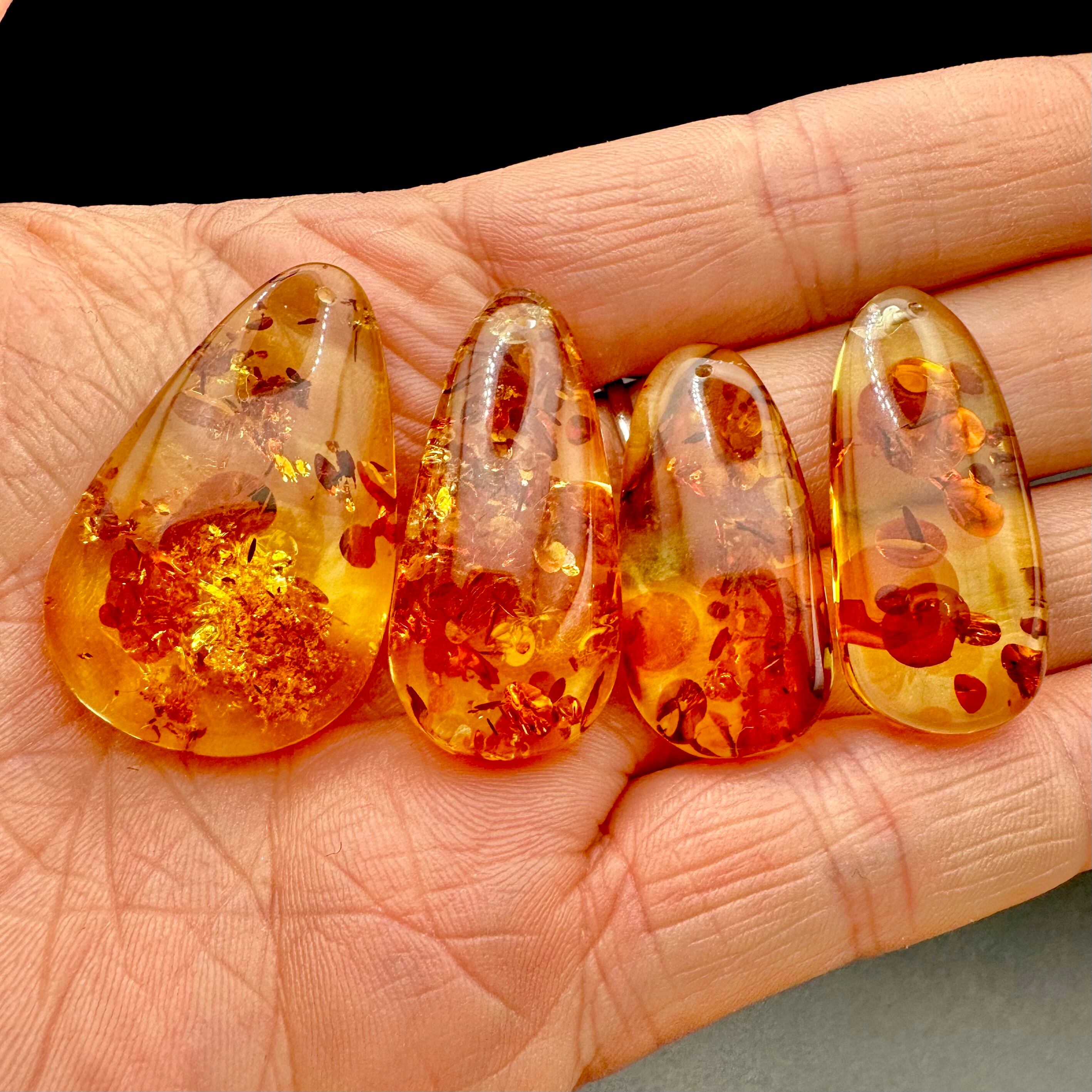 残1個　大人気の透明アンバー(琥珀) 3色　軽い　内径7cm　幅4cm 新品 キラキラ内包物⭐︎ アンバー 穴あきルース① | 虹石〜nanaishi〜