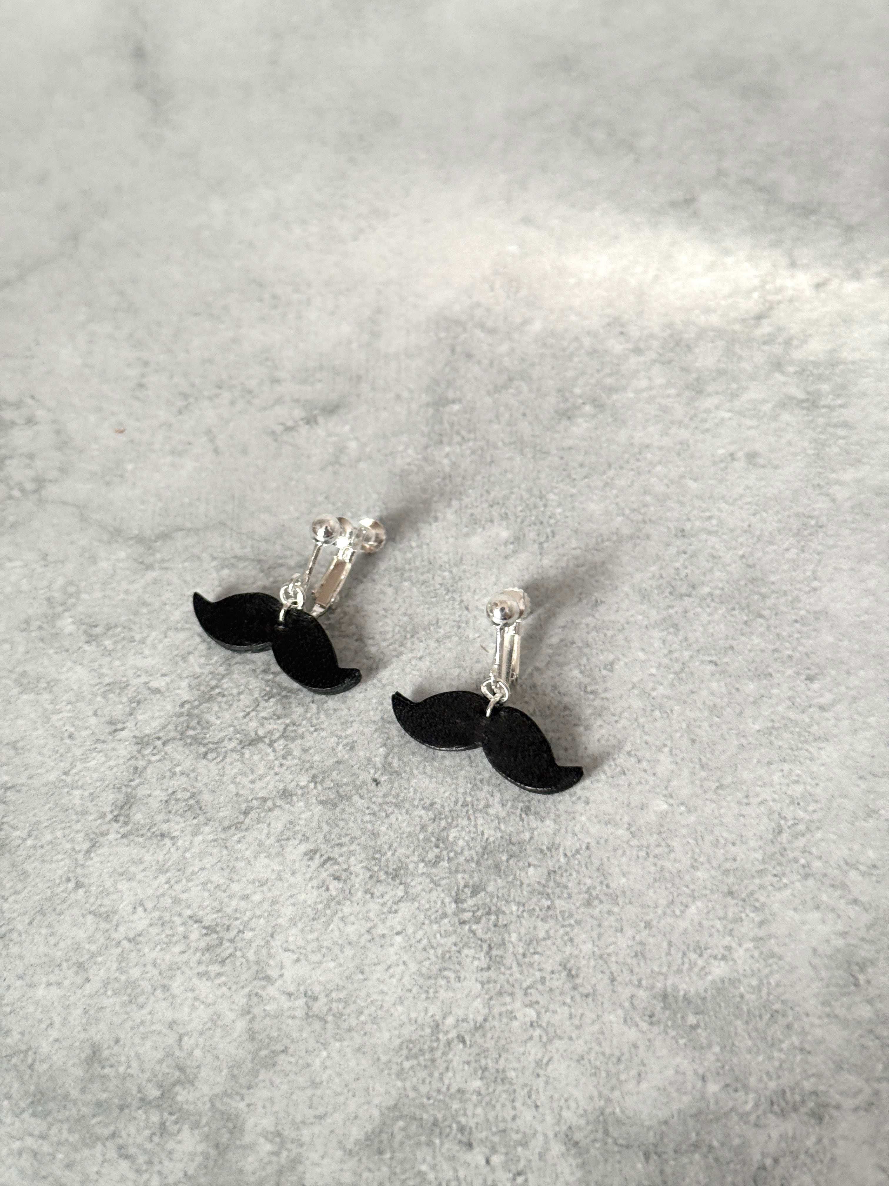 ヒゲイヤリング＆ピアス | Leather Craft Studio わとそん
