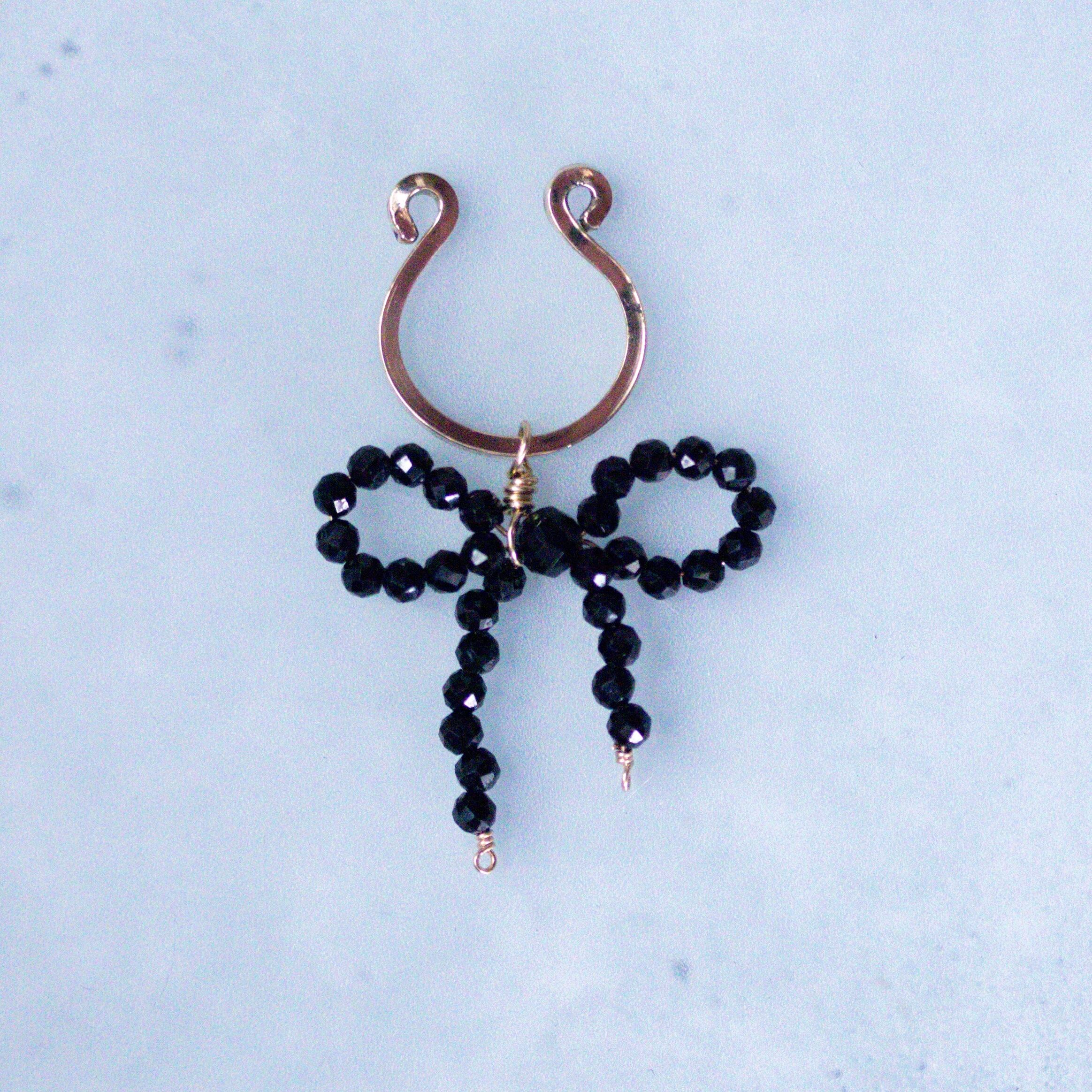 ‐ Birth Stone Ribbon - ear cuff ブラックスピネル