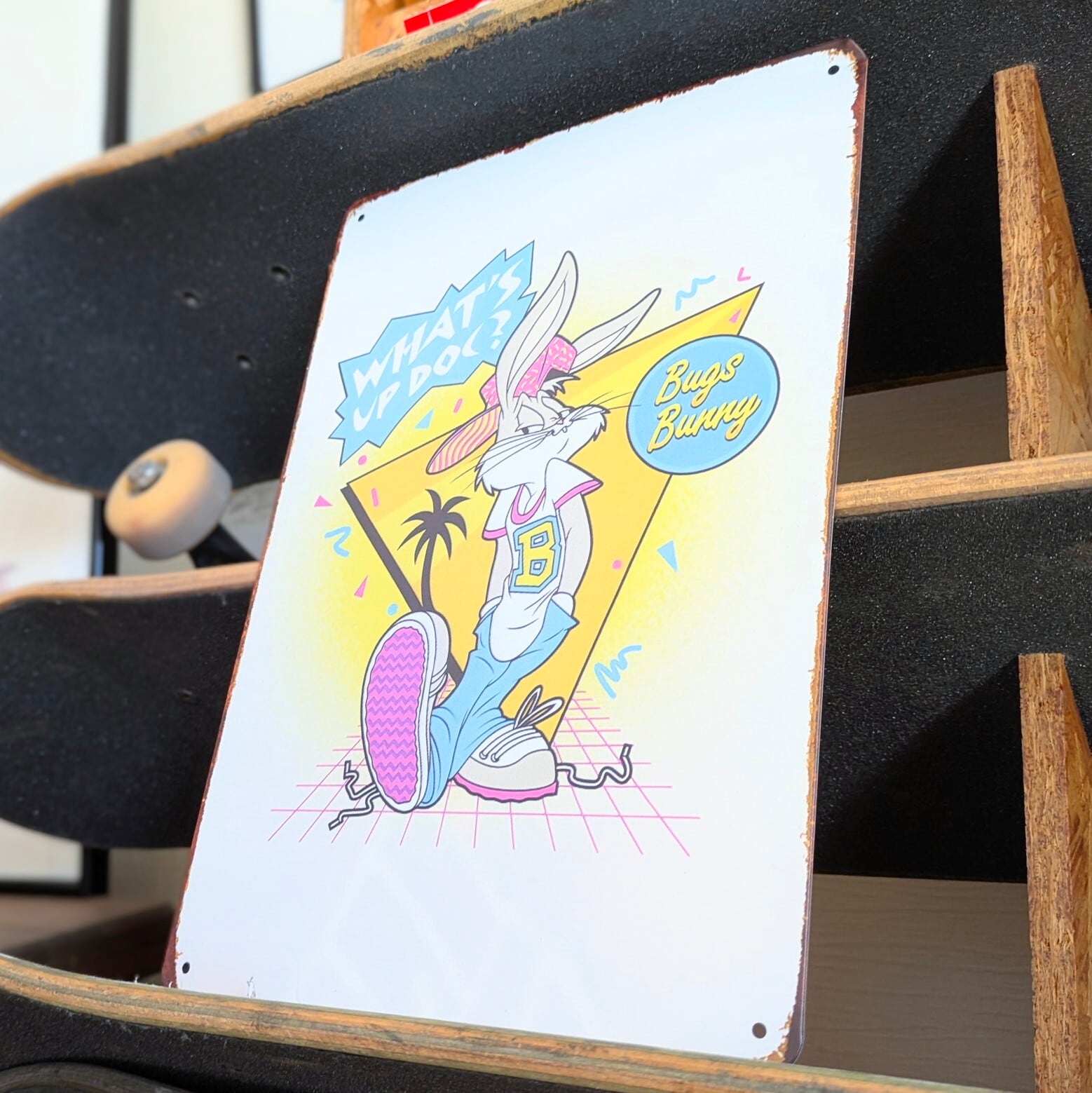 送料無料!ちょうどいいブリキ看板【 Looney Tunes ( ルーニー・テューンズ ) )】バッグス・バニー / METAL SIGN / メタルサイン / ブリキ看板 / サインボード / ビンテージ加工 〚アメリカン雑貨 アメトイ〛
